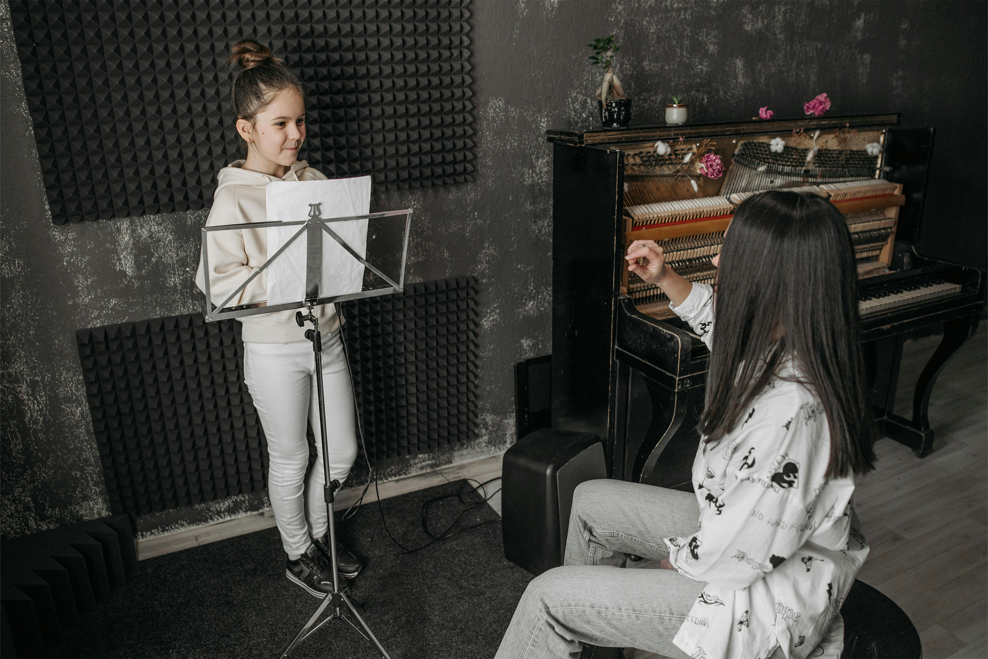 Develop Your Voice with Online Vocal Music Classes: The Place